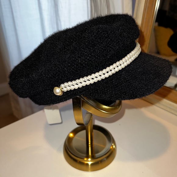 SOLD - Women’s Black Hat / Classic Fisherman Style Cap - Picture 1 of 8